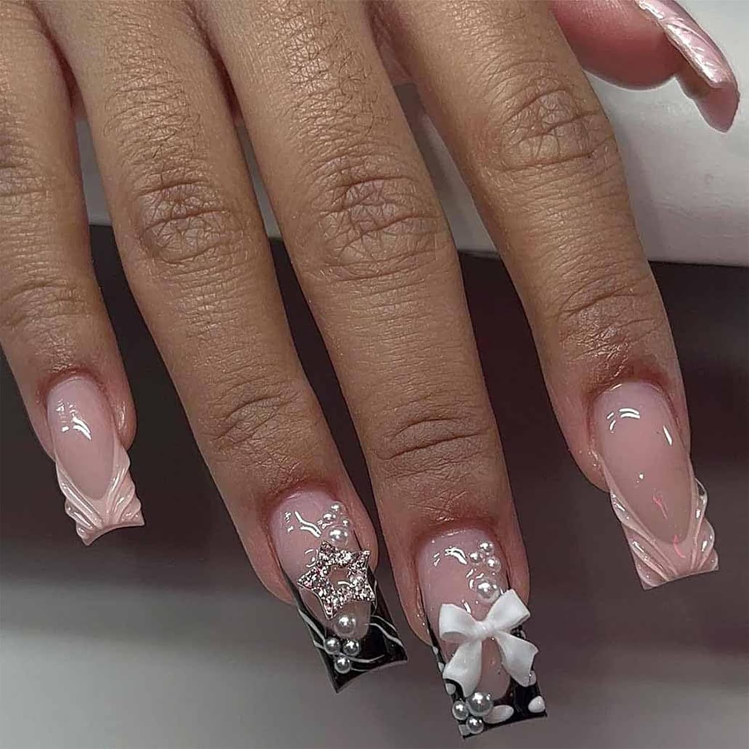 24 stk mellemlængde Rhinestone Pink Square Pearl Glitter 3D falske negle til kvinder piger