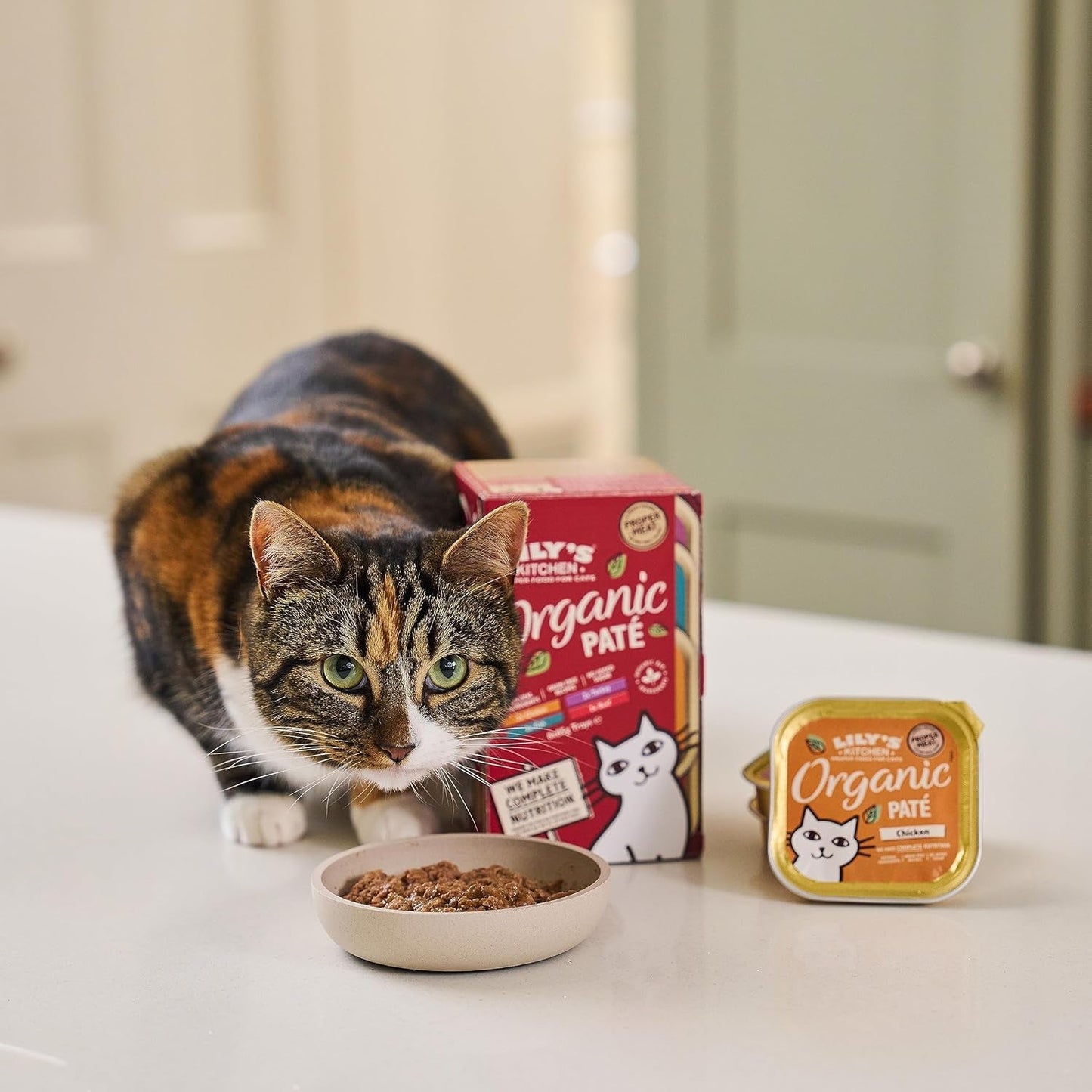 Lily's Kitchen Naturlig ingrediens Våd voksen kattefoder Multi-bakke pakke Økologisk pletfri korn 4 x (8 x 85 g)