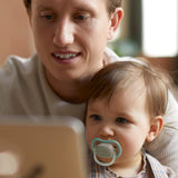 Philips AVENT Sæt med 4 Ultra Air lette og åndbare sutter: 2 glødende sutter og 2 dagsutter, 18 måneder+ (model SCF349/43)