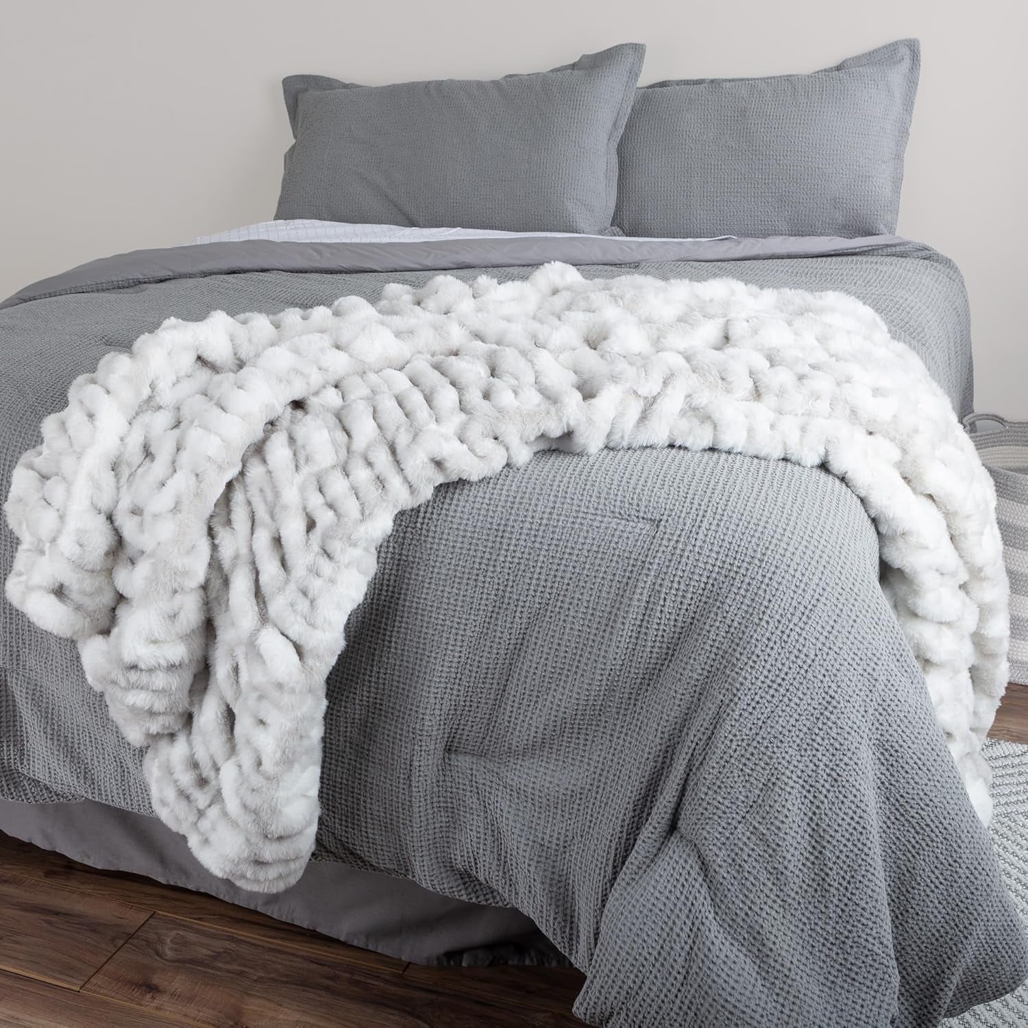 Lavish Home Oversized Gerüschte imiteret pelstæppe, 152,4 X 203,2 cm, Jacquard imiteret pels, queensize-tæppe til senge og sofaer, Grå senge og tæpper Lavish Home