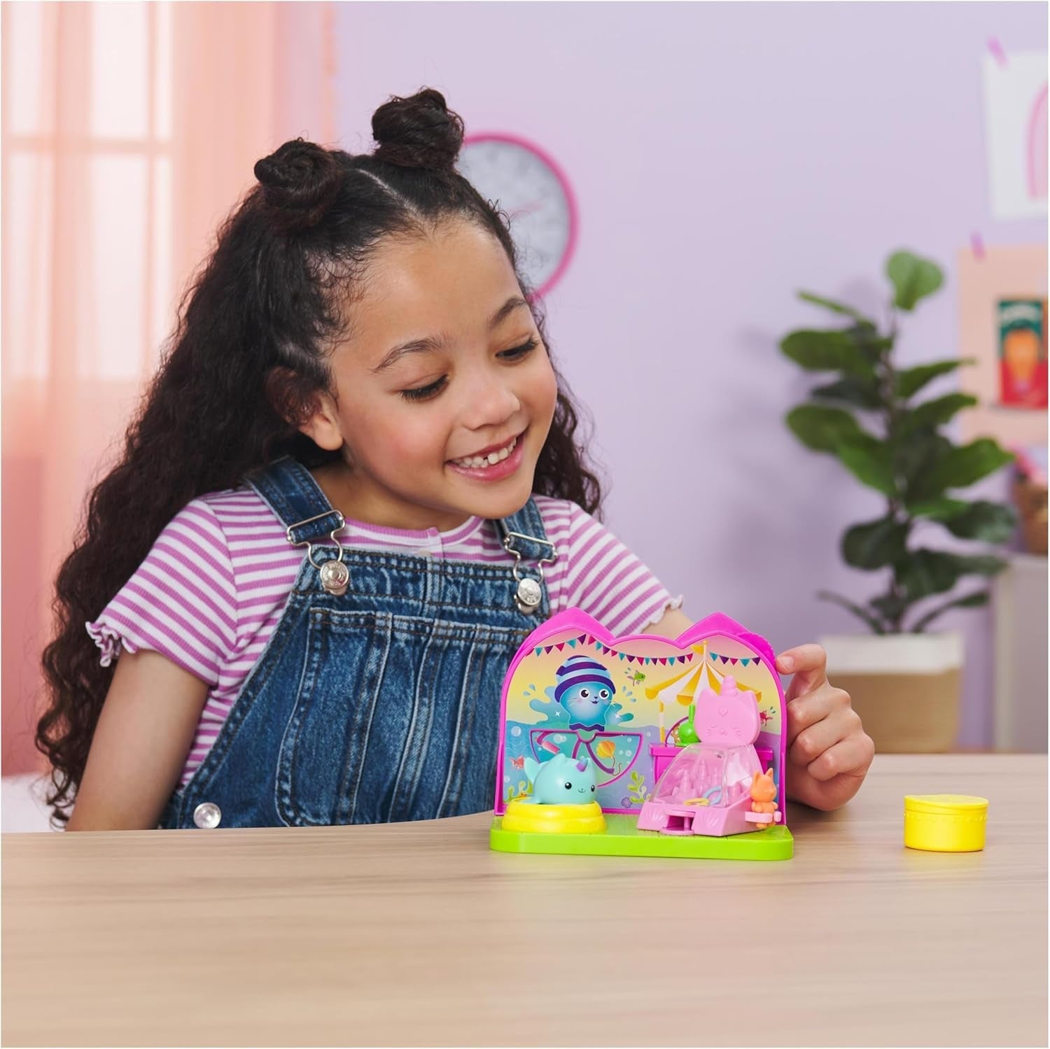DREAMWORKS GABBY'S DOLLS HOUSE - Deluxe værelseslegesæt, Kitty Narwhale-festlokale, temamøbler og tilbehør, 3+