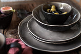 MÄSER 934073 Niara Organic Series Moderne 4-personers servisesæt med spændende vintagelook, 16-delt kombinationsservice med en speciel sort og brun glasurkombination, stentøj