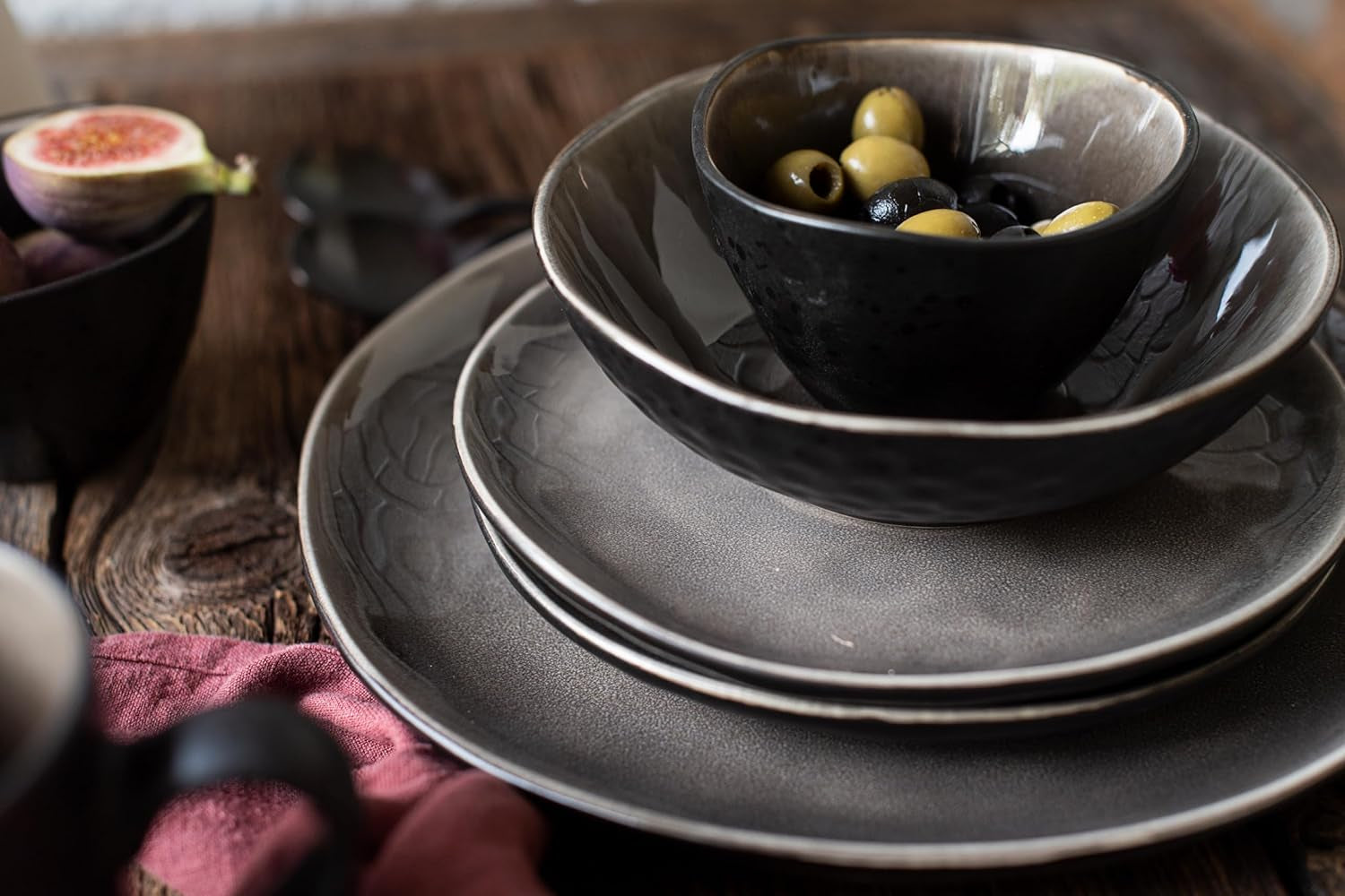 MÄSER 934073 Niara Organic Series Moderne 4-personers servisesæt med spændende vintagelook, 16-delt kombinationsservice med en speciel sort og brun glasurkombination, stentøj