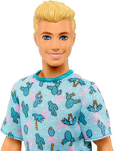 Barbie Ken Fashionistas Dukke - T-shirt med kaktus og palmetryk, hvide shorts og sneakers, perfekt til eventyr med venner og gåture rundt i byen, til børn fra 3 år og opefter, HJT10 Naty Shop Dolls