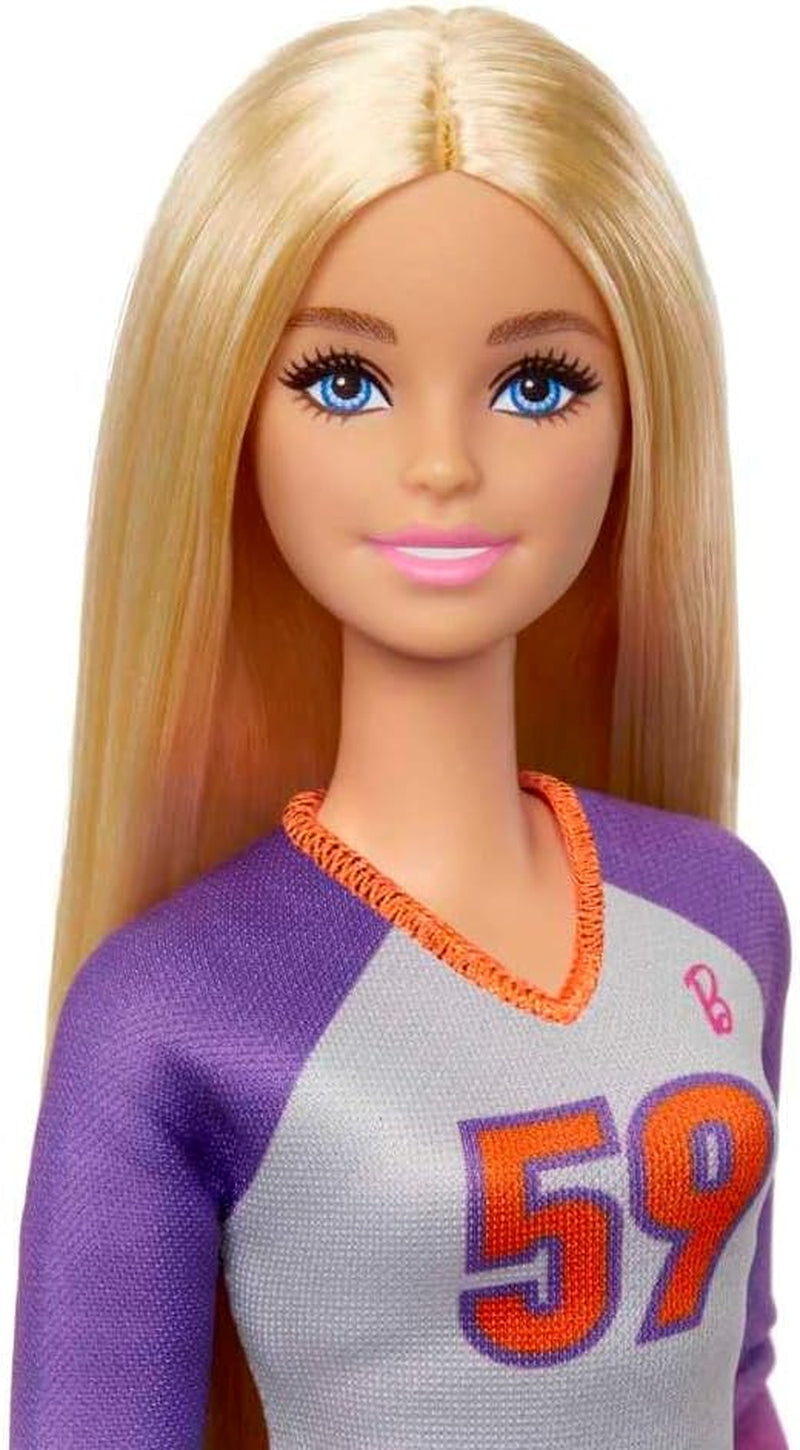 Barbie Made to Move - Volleyballspillerdukke med T-shirt og bold - 22 led til realistisk leg, inkluderer volleyball og sportsudstyr, HKT72