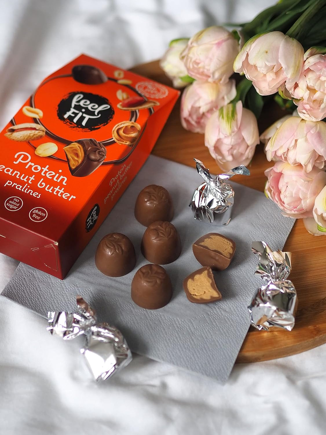 Feel FIT Jordnøddesmørproteinpraliner i højkvalitets mælkechokolade, uden tilsat sukker, 17 % protein, glutenfri 66 g (1 pakke)