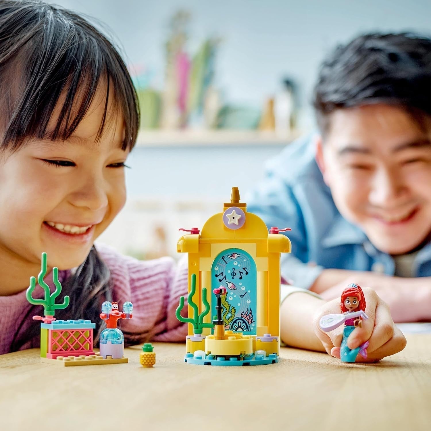 LEGO Ç€ Disney Prinsesse Arielles musikalske byggelegetøj til børn med 2 figurer, gaveidé til piger og drenge fra 4 år og tv-seriefans, børnelegetøj 43235 byggesæt Beuche den LEGO-Store