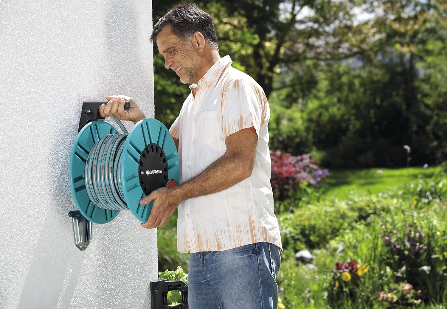 Gardena Classic 60 vægslangetromle med slangestyretromle: Til nem vægmontering, med anti-drypsystem, vinklet tilslutning, stor kapacitet, pladsbesparende (2650-88)