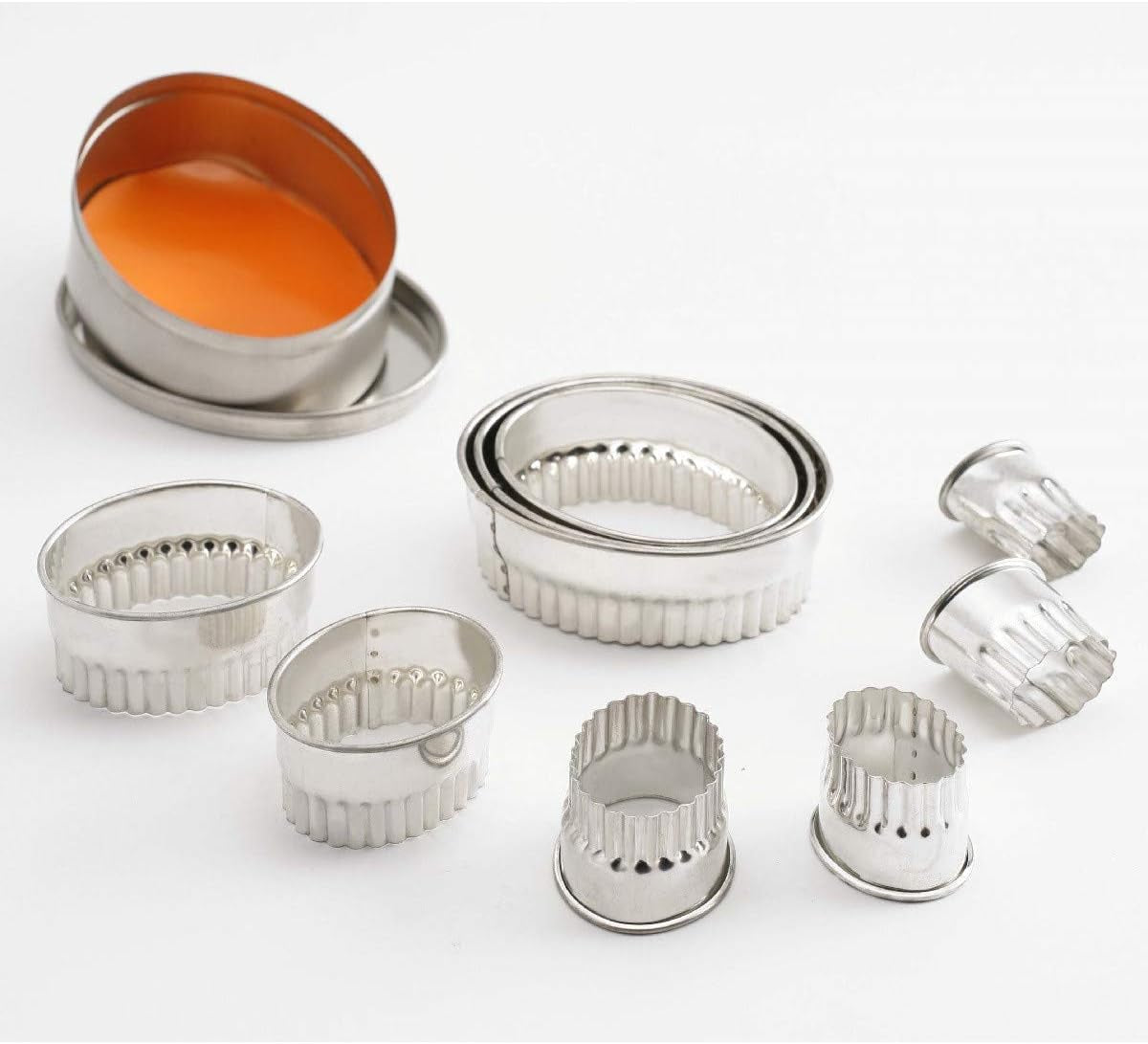 Sæt thermohauser kikseforme (rustfrit stål), oval, bølget kant, 9 stykker, diameter 2,4 - 8,2 cm, pakket i en blikæske
