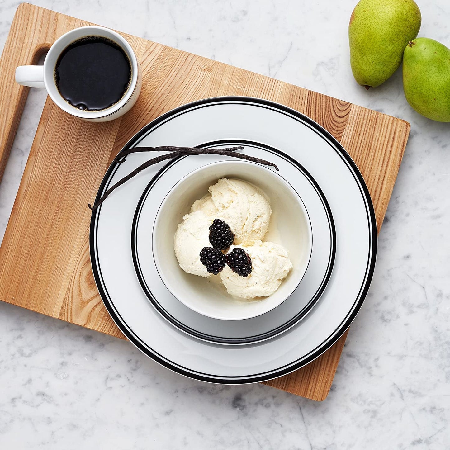 Amazon Basics Coffee Black Rim 16-delt porcelænssæt til 4