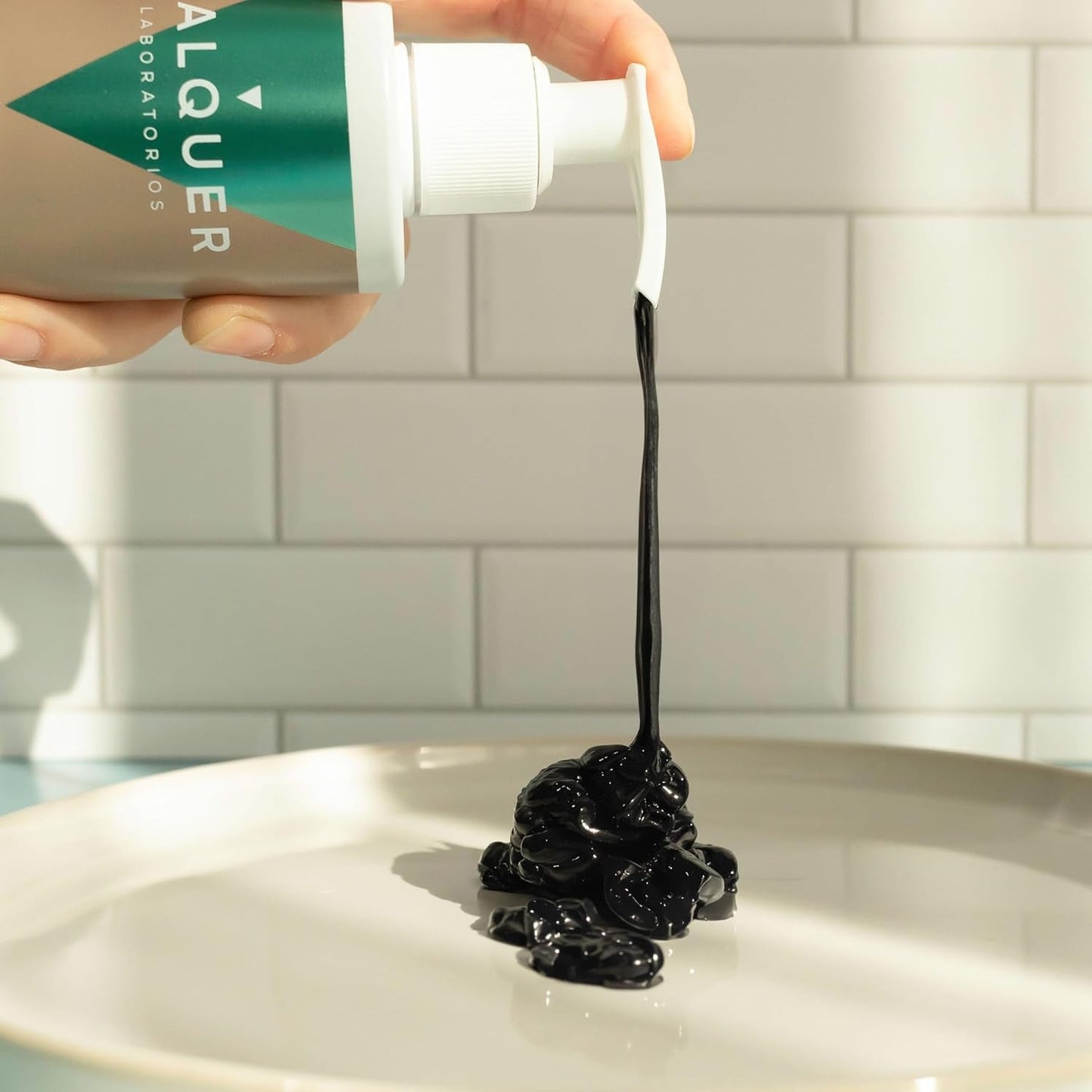 Valquer Power Color Mask vegansk og silikonefri formulering Giver hårfarve 290 ml sort Hårmaske Naty Shop