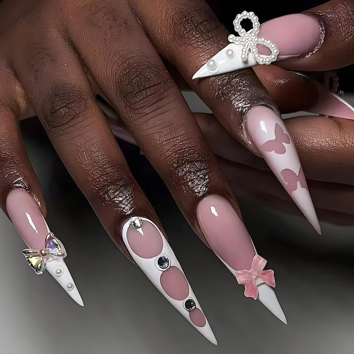 Moonglow Lange Negle Stiletto Mælkehvid Pink Gradient Glitter Cool falske negle med lim Pink Ombre Glitter Kunstige negle
