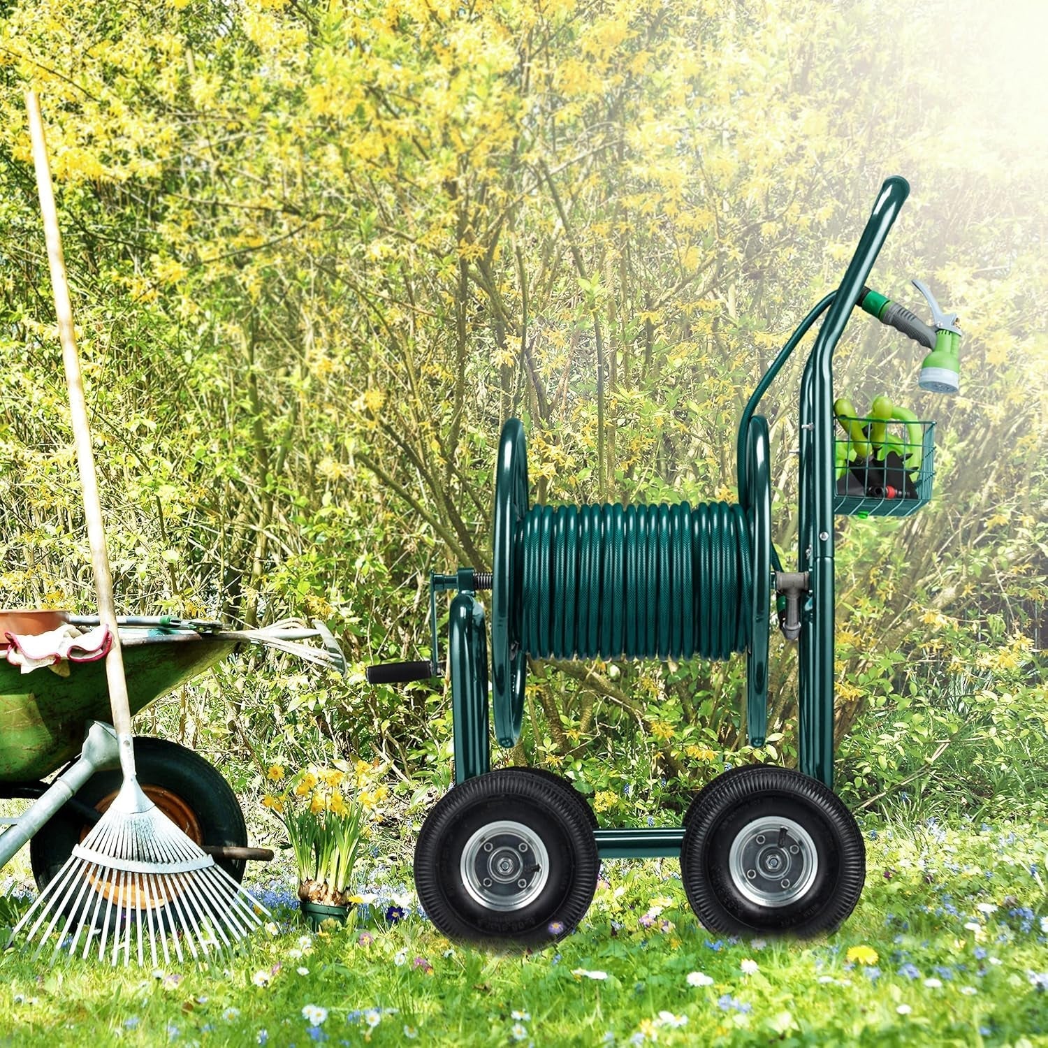 Relaxdays slangevogn, op til 90 m, 4 pneumatiske dæk, klikkobling, metal slangetromle, slangefordeler med kurv, grøn