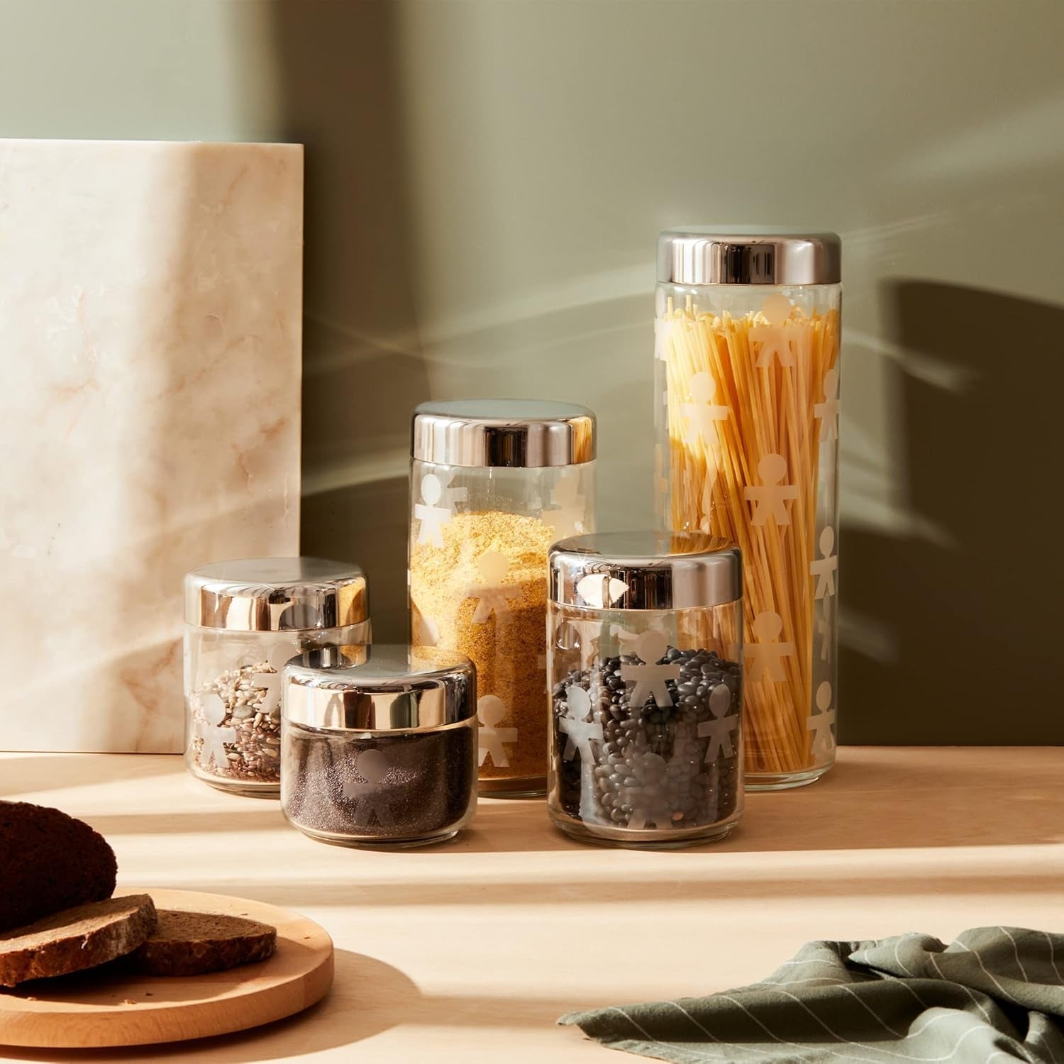 Alessi AKK37 GIROTONDO Køkkenkrukke i glas med påtryk og forseglet låg i rustfrit stål, L 21,6 cm, H 10,5 cm Fødevarekasser Naty Shop