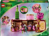 LEGO Wicked Glinda og Elphabas soveværelse - Dukkehus med 2 mini Witches of Oz-dukker, cool tilbehør inklusive blomster og outfits - Kreativt legetøj til piger på 8+ og fans - 75683 Byggesæt Besuche den LEGO-Store