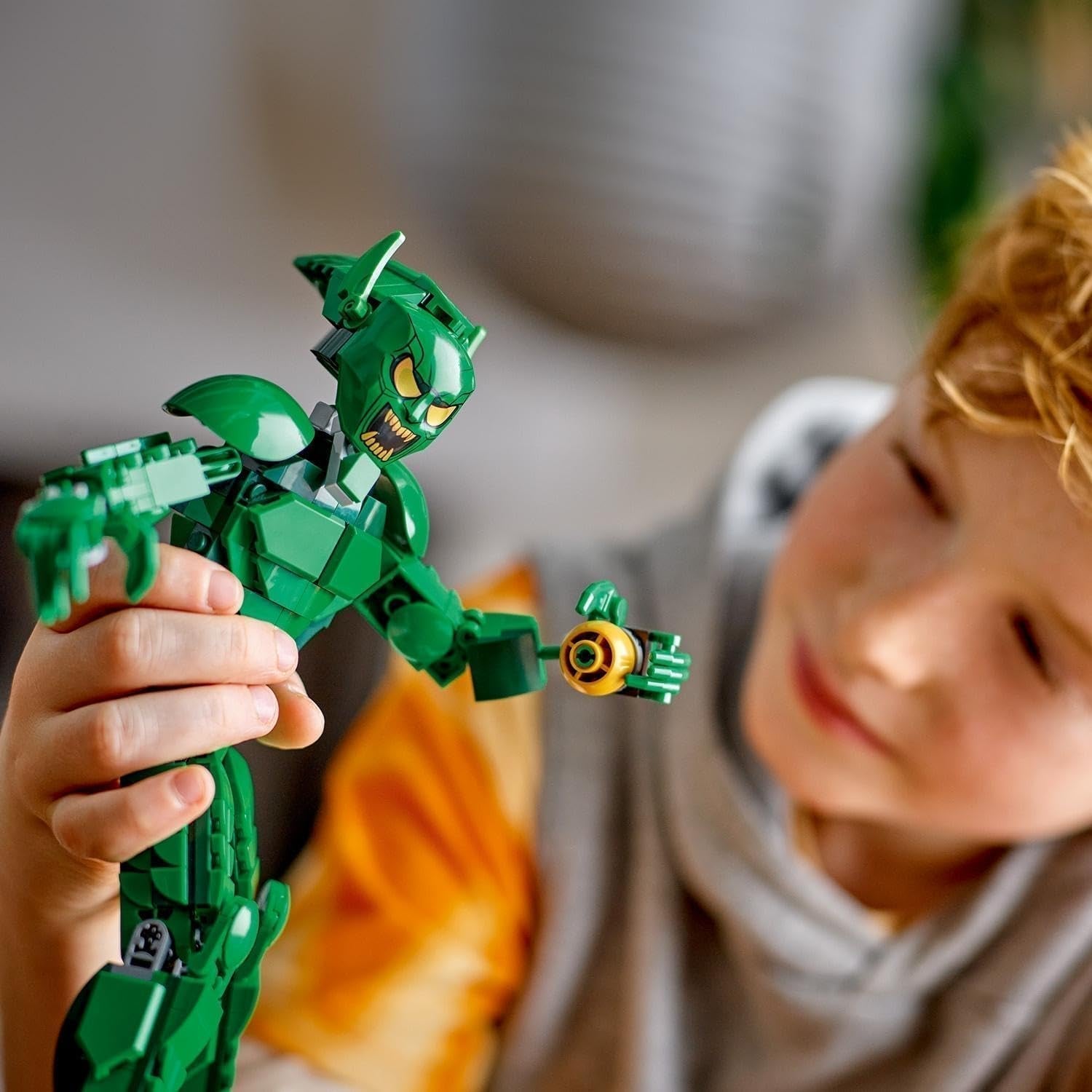 LEGO Marvel Green Goblin-byggefigur, Superskurk bevægeligt byggelegetøj til børn 8+, drenge og piger, Spider-Man-univers sæt med skydere og græskarbomber, Superheltegaveidé 76284 Byggesæt Besuche den LEGO-Store