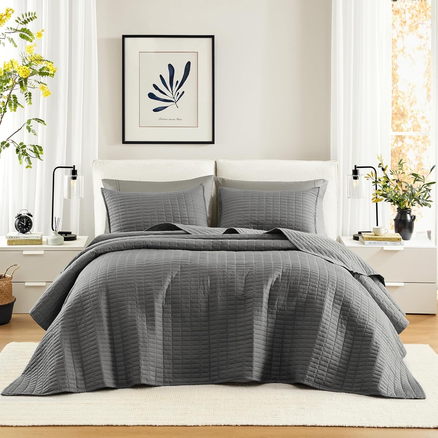 Comfort Spaces Kienna Quilt Sæt Luksus Dobbelt Stitch Sommertæppe Letvægts Blødt Helårs Sengetøj Matchende pudebetræk Hvidt tæppe til King Size Senge (264,2 X 228,6 Cm) Naty Shop Dyner og dyner Mørkegrå Oversized King Sengetæppe(120"X118")