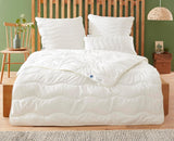 Badenia Trendline Eco quilt Aerelle Blue Duo 135 X 200 Cm, Hvid, Öko-Tex certificeret, Produceret i henhold til den tyske kvalitetsstandard Dyner og dyner Naty Shop 155 X 220 Let sommertæppe