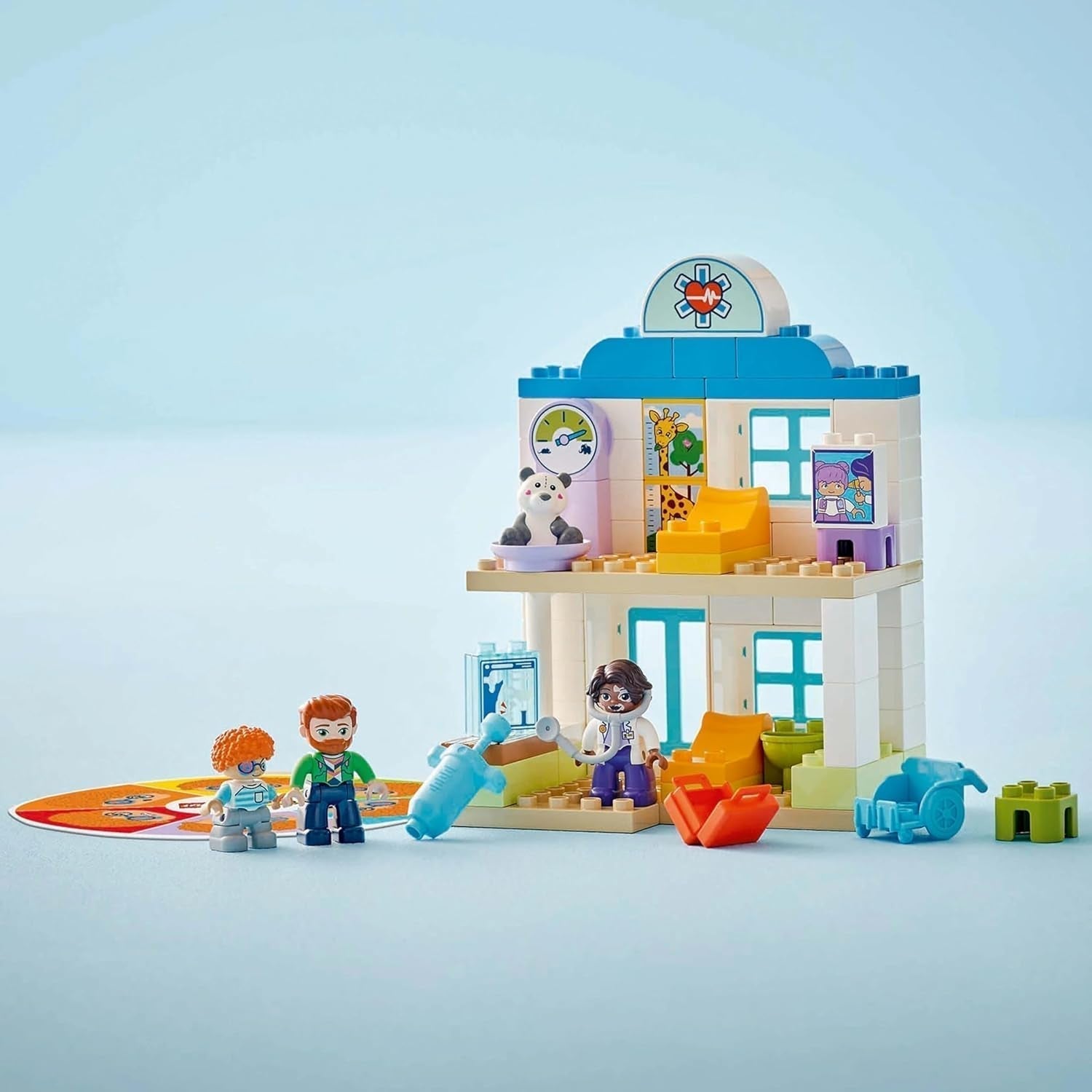 LEGO DUPLO Town Første besøg hos lægen, byggelegetøj, legesæt til fremme af finmotorik, gave til småbørn 2 år, pædagogisk legetøj, hospitalsrollespil 10449 byggesæt Besuche den LEGO-Store