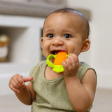 Infantino Lil' Nibbles, tekstureret silikonebider, BPA-fri babybitring, blødt, let at holde, sansestimulering til spædbørn, gulerod