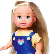 Simba Evi Love Fashion Doll iført en sød denimkjole, inklusive to andre outfits med yndige prints og sneakers, 12 cm, 3+