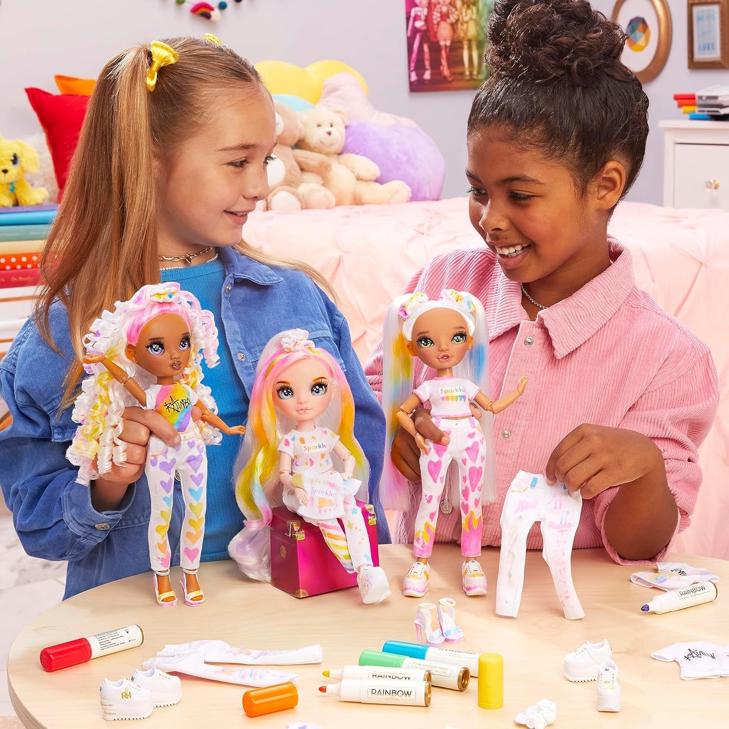 Rainbow High Color & Create DIY Modepuppe - Grüne Augen, Zopfe, extra Top & Schuhe, abwaschbare Regenbogenstifte - Ausmalen, Gestalten, Spielen, Auswaschen - for Kinder fra 4-12 Jahren og Sammler