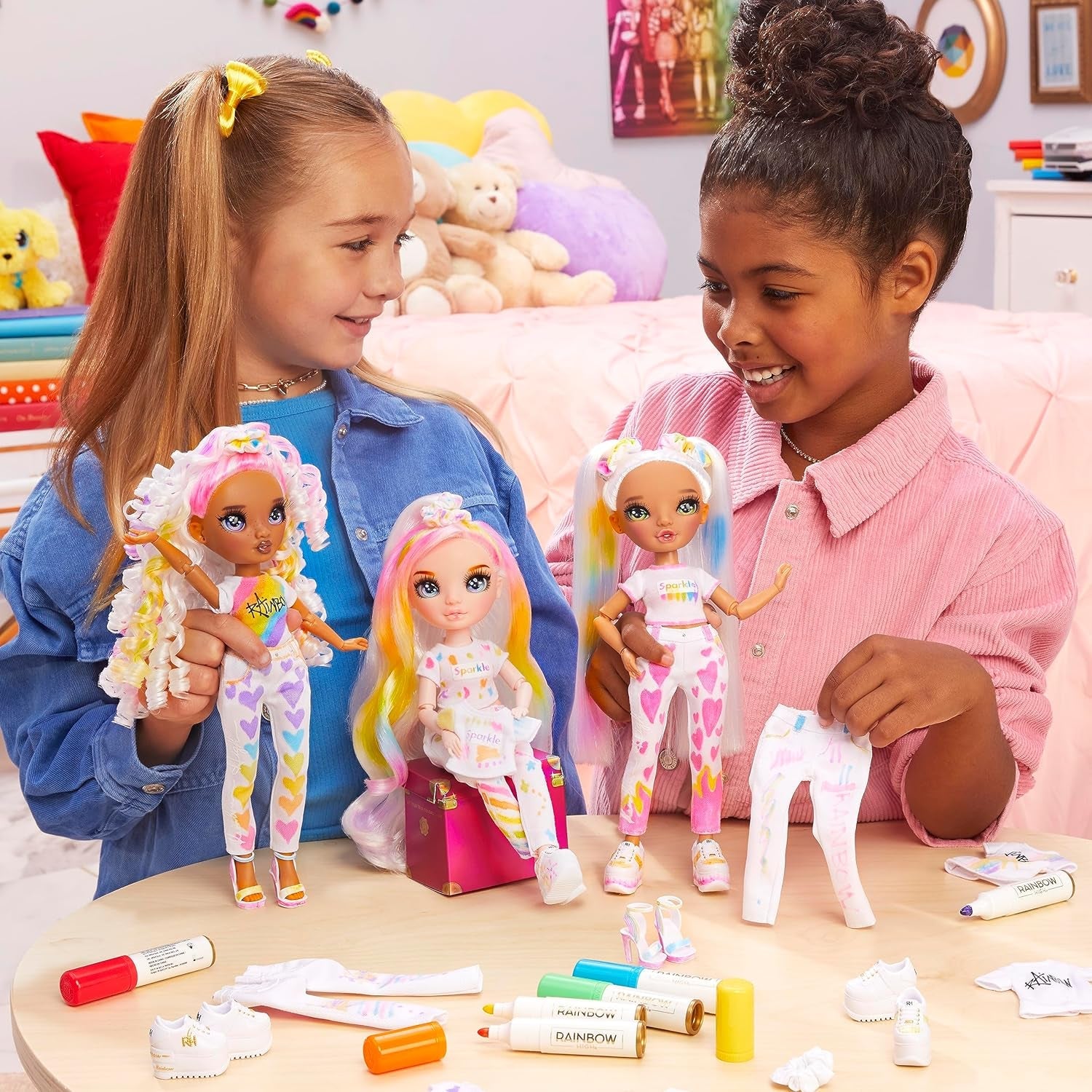 Rainbow High Color & Create DIY Modepuppe - Grüne Augen, Zopfe, extra Top & Schuhe, abwaschbare Regenbogenstifte - Ausmalen, Gestalten, Spielen, Auswaschen - for Kinder fra 4-12 Jahren og Sammler