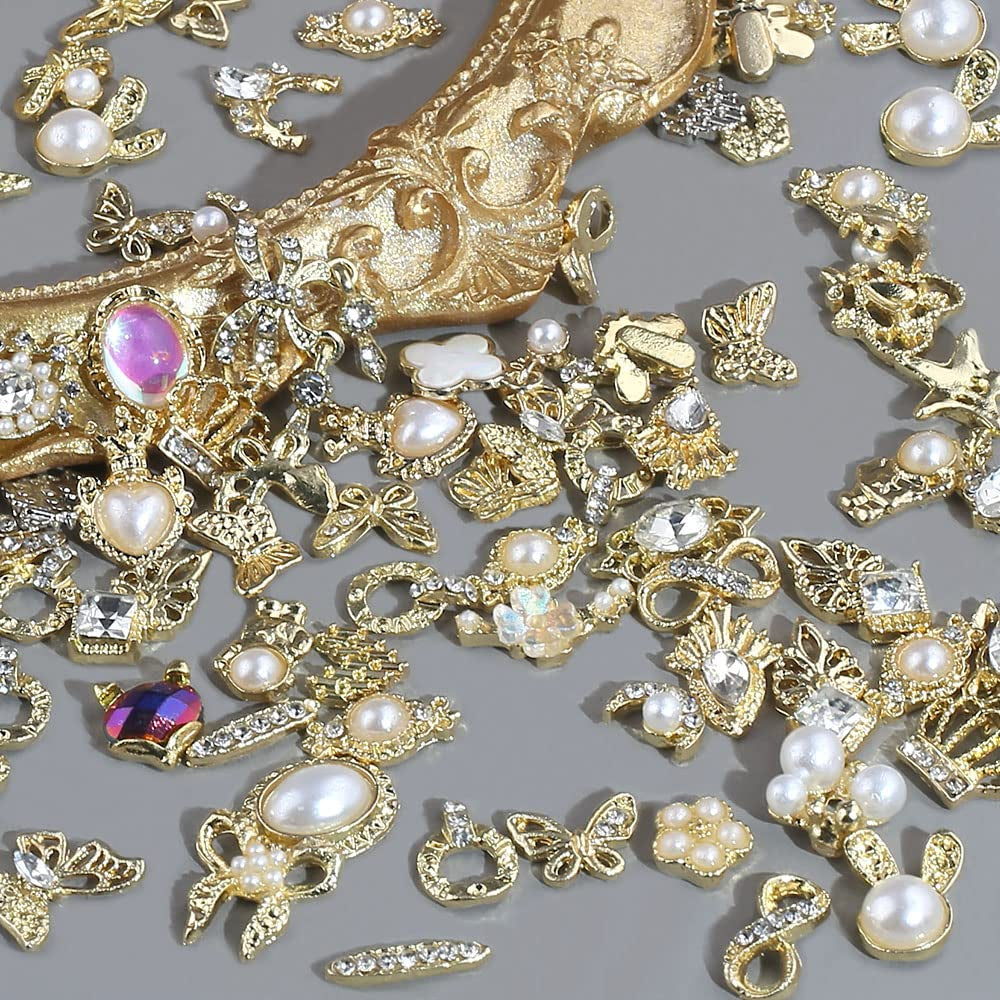 50 Stück Guld Nail Charms, Mix Styles Glitzersteine ​​Nägel Perle Legierung Nagel Steine ​​​​Blume Schmetterling Strasssteine ​​​​Nägel Herz Stern Nagel Charms DIY Nail Art Zubehör Frauen Nägel Deko