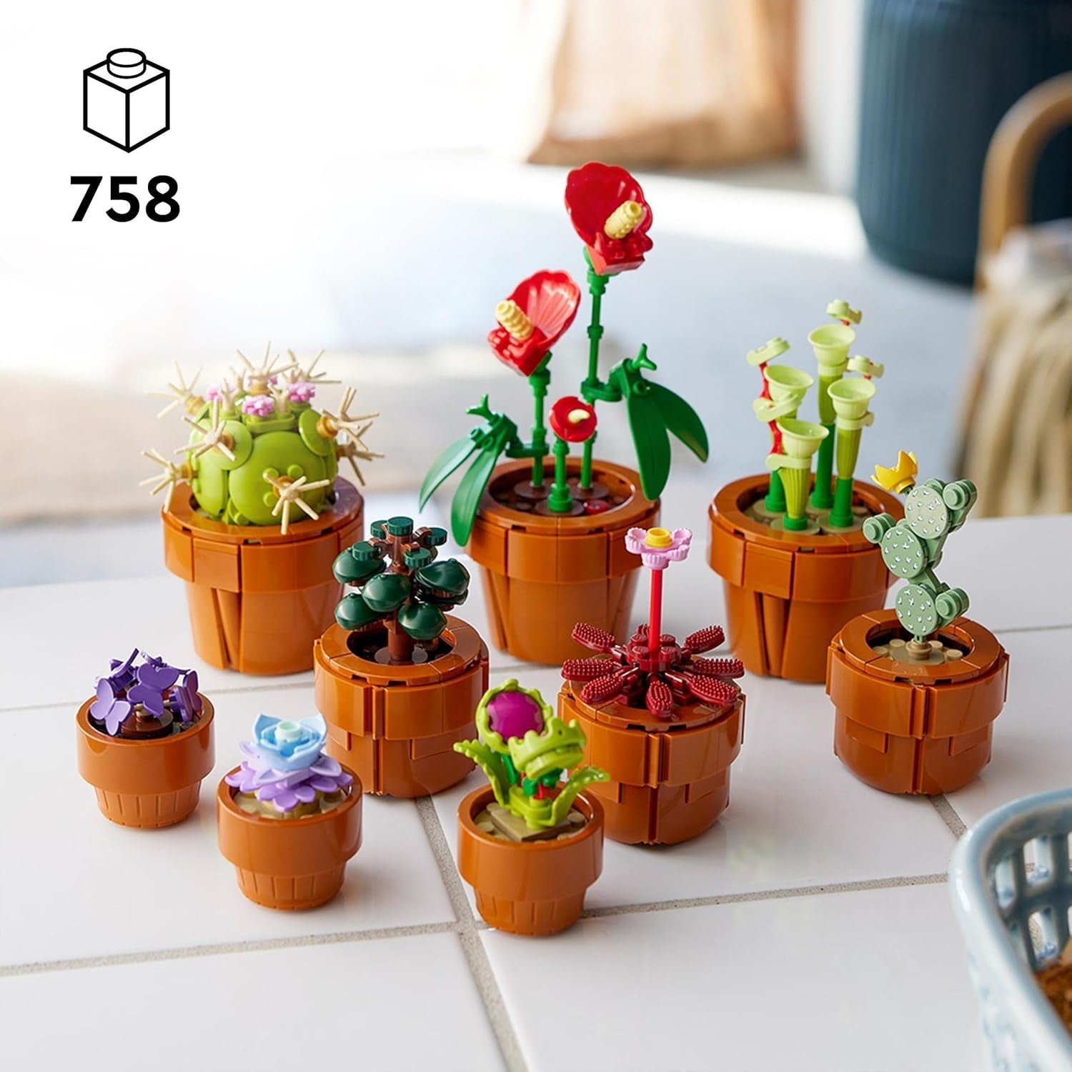 LEGO Icons miniplanter, 9 byggebare kunstige blomster, botanisk samlingssæt til voksne med bygbar terrakottapotte, boligdekoration, gave til kvinder og mænd 10329 byggesæt Besuche den LEGO-Store