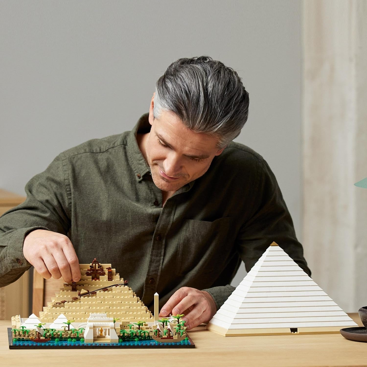 LEGO 21058 Arkitektur The Pyramid of Cheops Byggesæt til håndværk som kreativ hobby, gaveidé til voksne, mænd, kvinder, mor, far, kreativ aktivitet, berømte landemærker Samling Byggesæt Besuche den LEGO-Store
