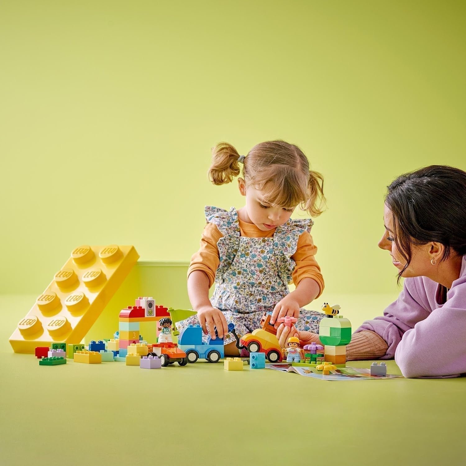 LEGO DUPLO Klassisk klodskasse biler og lastbiler, Køretøjslegesæt til børn fra 1,5 år, kreativt lærende legetøj, billegetøj og racerbilsæt 10439 Byggesæt Besuche den LEGO-Store