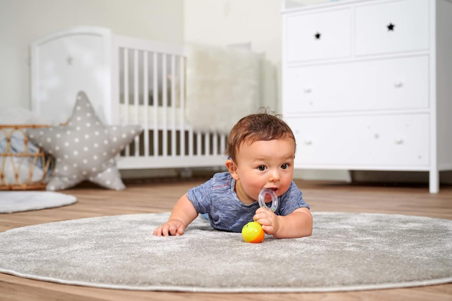 Simba 104010060 - Rangle ABC lyser, lyser ved rystet, 14cm, legetøj til babyer, rangle til babyer, første udstyr, fra 3 måneder, gul Jucarii Bebe Naty Shop
