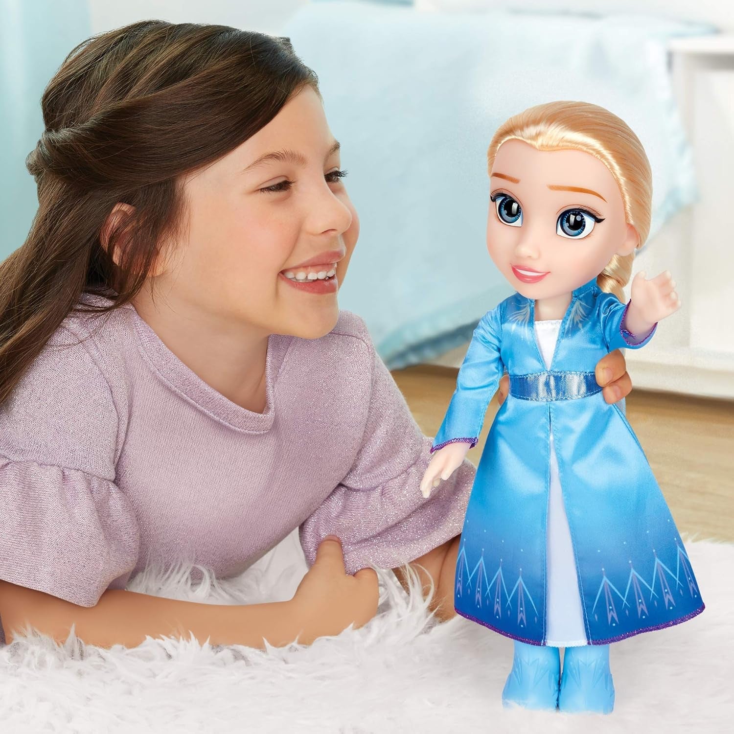 Disney Frozen 2 Elsa Travel Doll, 35 cm dukke med kultfilm-inspireret kjole, støvler og langt flettet hår for ekstra sjov til leg, til piger fra 3 år og opefter