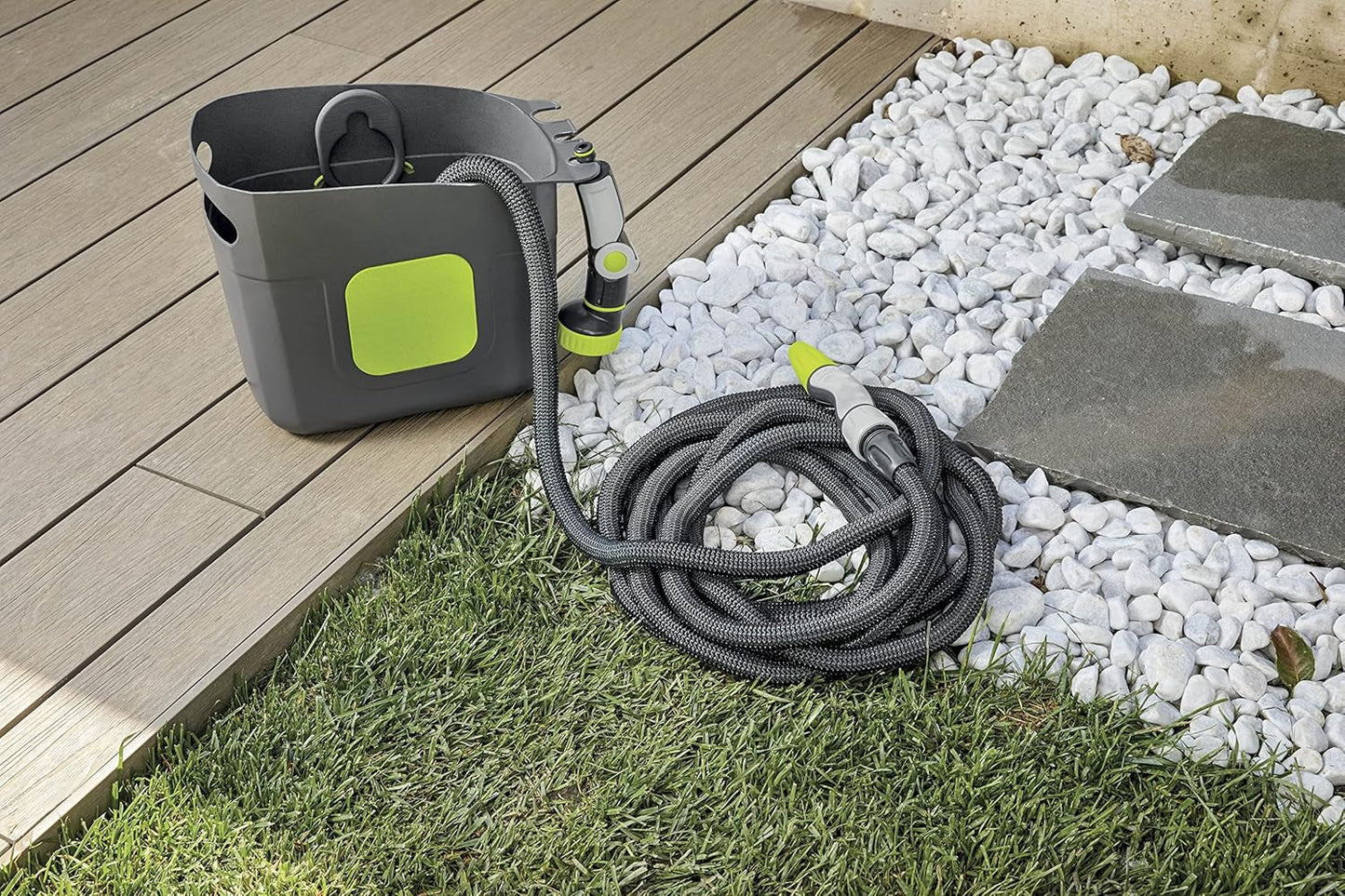 GF SRL, Aquapop Grey Pro 15, selvforlængende flettet slange Fremstillet i Italien, med stiv plastbeholder, ergonomisk mini havesprøjte, havevandingsforbindelser, mørkegrå