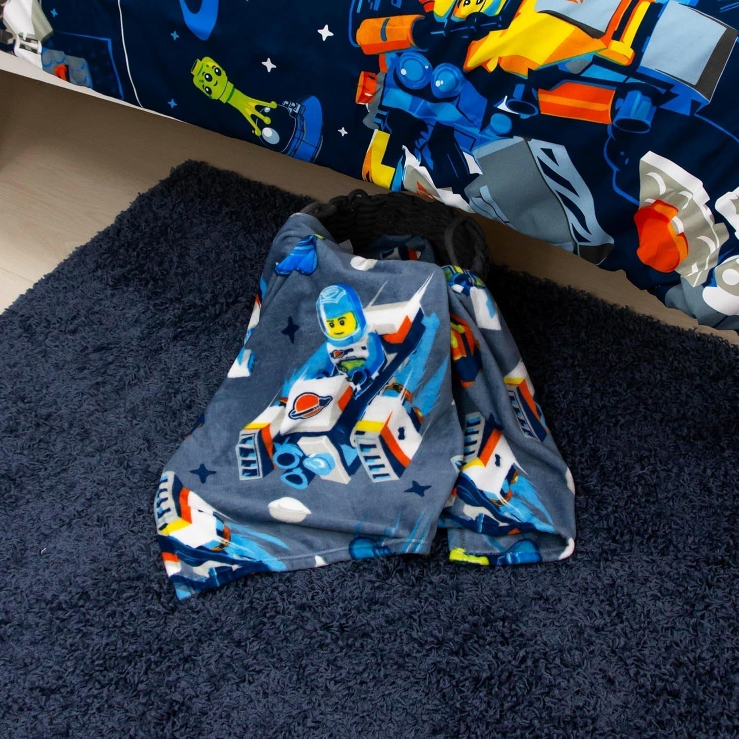 Character World Official Lego® City Fleece-tæppe, Superblødt, Varmt Blåt Throw, Cityspace Design, Perfekt til soveværelser, camping og sove, 100 X 150 Cm senge og tæpper Besuche den Character World-Store