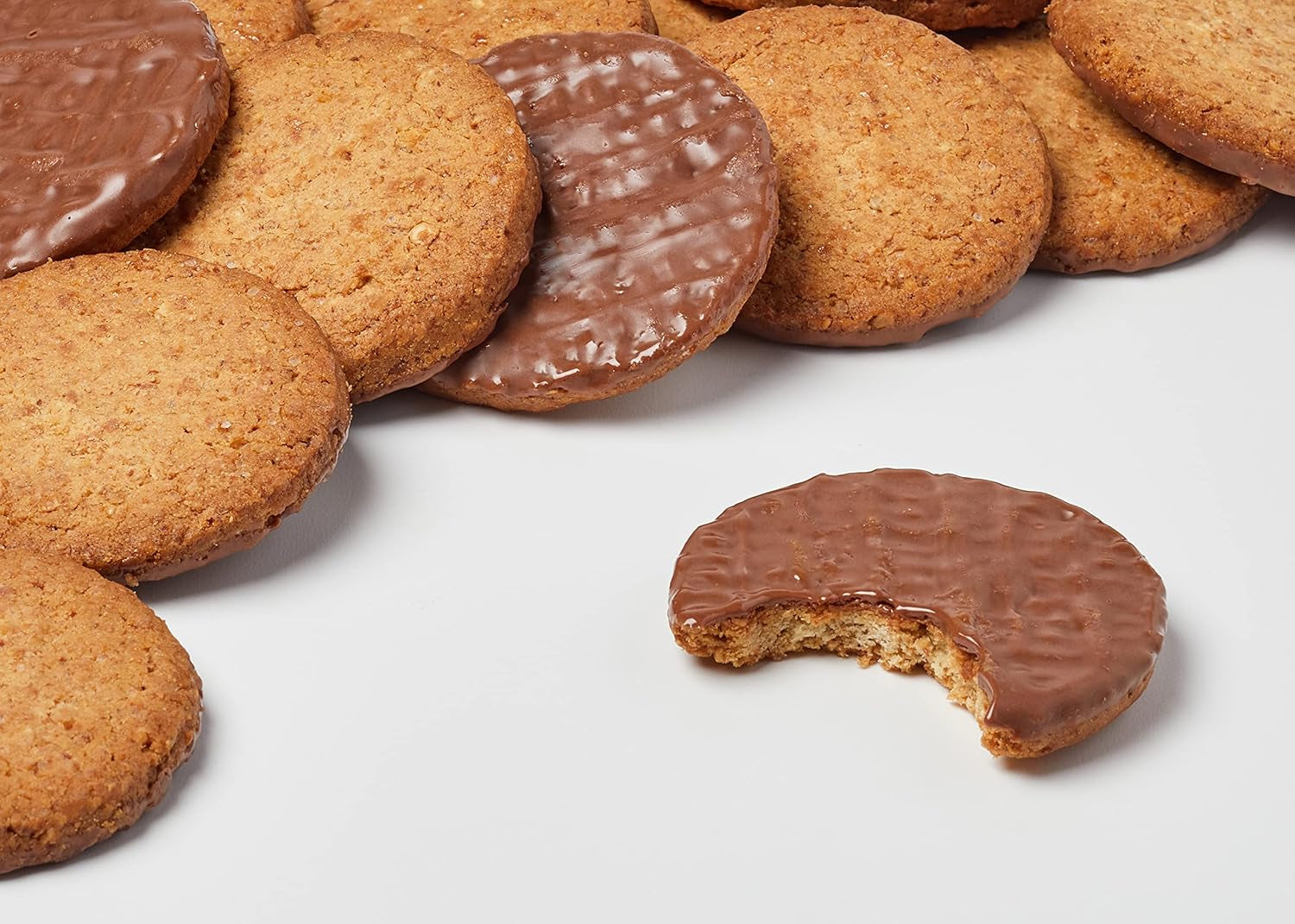 Brandt Hobbits Chokolade 265g Pakke - Sprød Fuldkorns Chokolade Havregrynskiks - Sprød dej til hele familien - i praktisk kikserulle