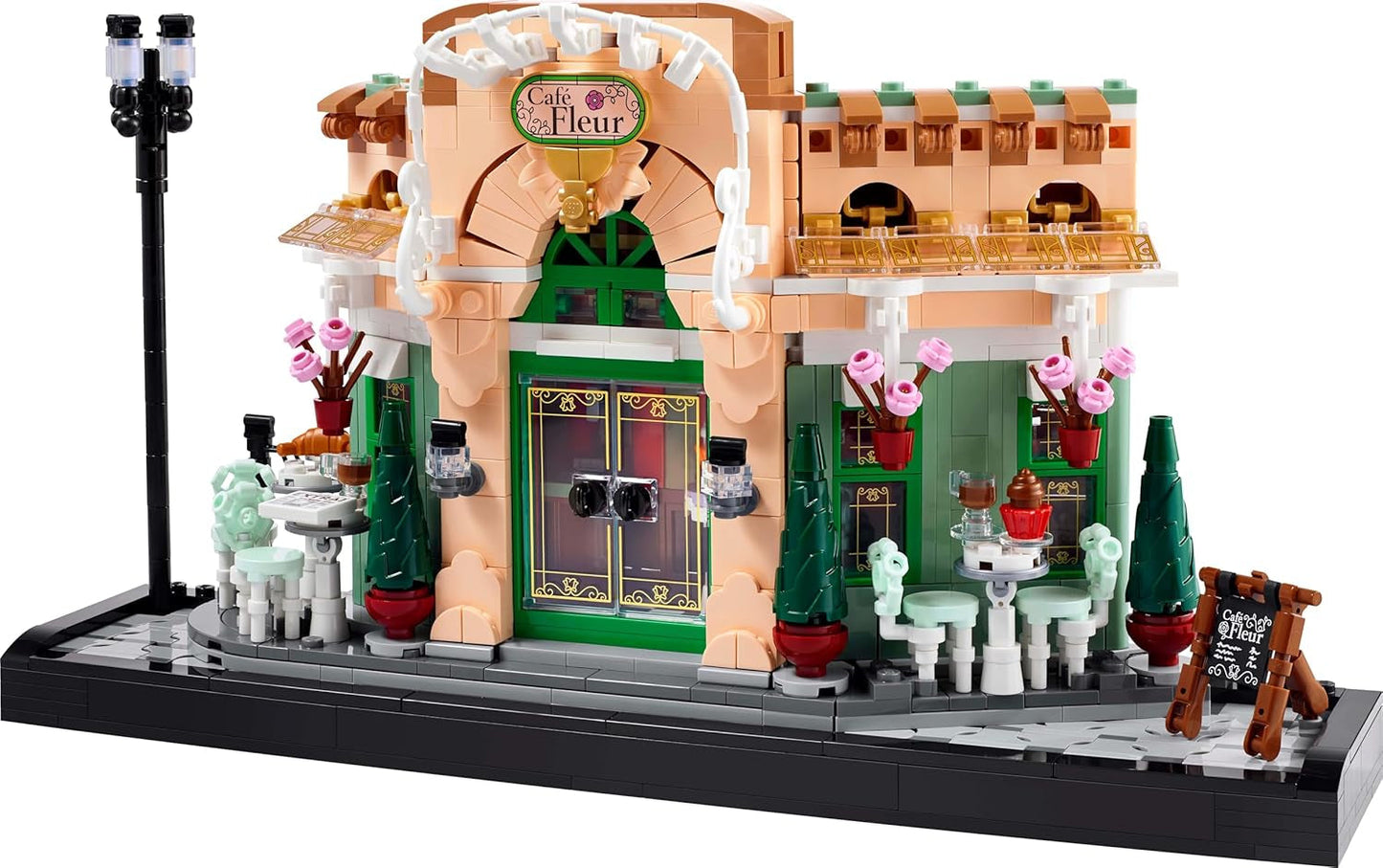 LEGO Icons French Café - Dekorationer til stue eller kontor - Byggesæt til voksne inklusive malerisk facade, hængende urtepotte og stole - Gave til mænd og kvinder 10362 Byggesæt Besuche den LEGO-Store