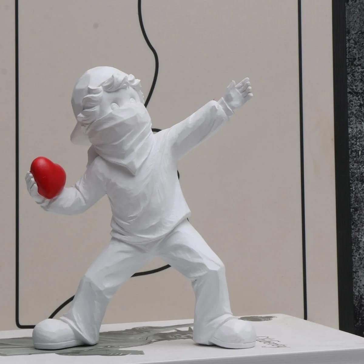 Sød ballonpige harpiksskulptur Home Decor statue Banksy Rødt hjerte pige ballonfigur Moderne kunst Skulptur til bordhylde Dekor statuer og skulpturer Naty Shop White Boy