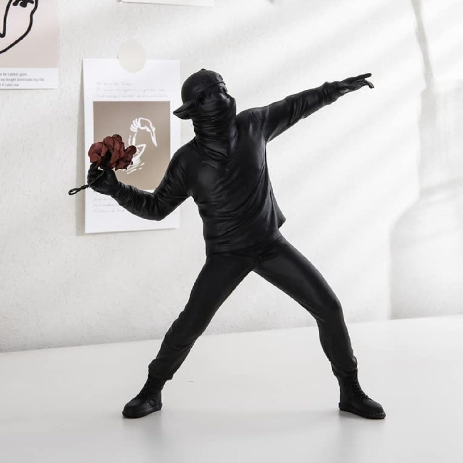 Sød ballonpige harpiksskulptur Home Decor statue Banksy Rødt hjerte pige ballonfigur Moderne kunst Skulptur til bordhyldeindretning Naty Shop Statuetter og skulpturer Renghua_Black