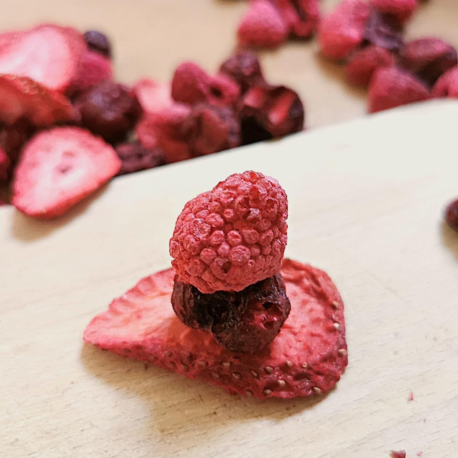 Frysetørret frugt Rød frugtblanding | XL 300g Frysetørrede Jordbær Hindbær Surkirsebær Tørret Frugt Mix | Frysetørret frugt Jordbær Hindbær surkirsebær | ZingyZoo Dehydrerede produkter Naty Shop