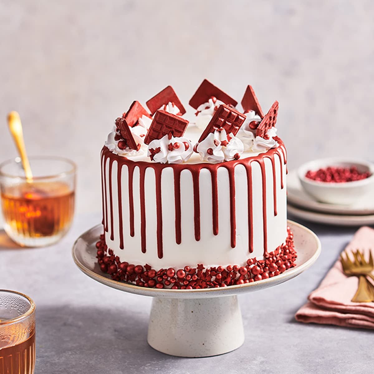 FunCakes Choco Drip Chokolade: Lækker smag, Nem at bruge, Perfekt til drypkager, Chokoladedryp smag. Genlukkelig pakke 180 g. Naty Shop sukkerpasta