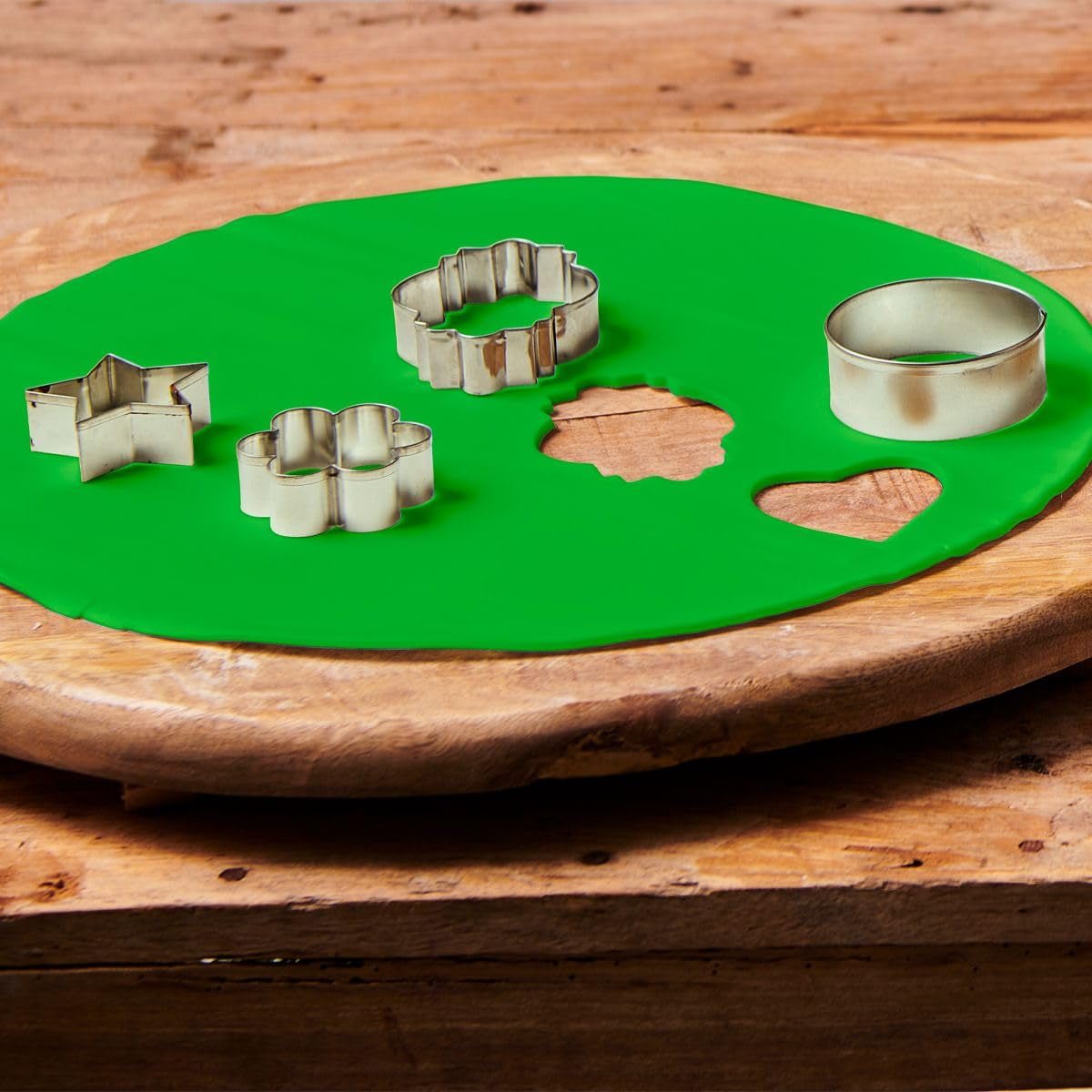 FunCakes Spring Greens Rolled Fondant Disc: Lækker vaniljesmag, allerede rullet, nem at bruge, perfekt til dekoration af kager, 430 g Naty Shop Sugar Paste