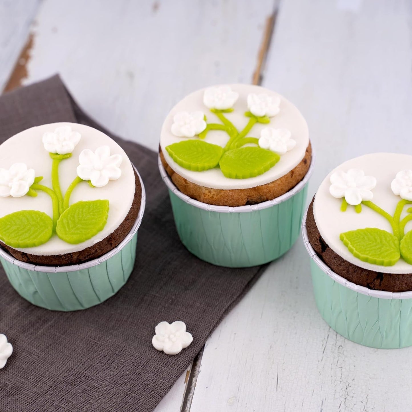 Günthart BackDecor 250 g hvid fondant, 100 % vegansk, palmeoliefri, rivefast til at dække kager og bagværk, velegnet til modellering, pakke med 2 (1 x 250 g) Naty Shop Sugarpaste