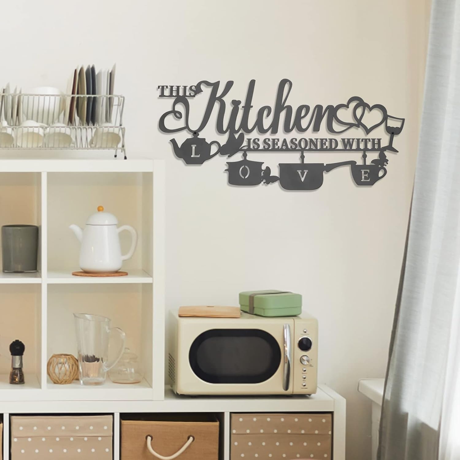 KHayRovies Køkken Vægdekor Metal Dette køkken er krydret med kærlighed Sort Ord Navn Plaque Rustik Jern Bogstaver Citater til Køkken Bondegård Stue Statuer & Skulpturer Naty Shop
