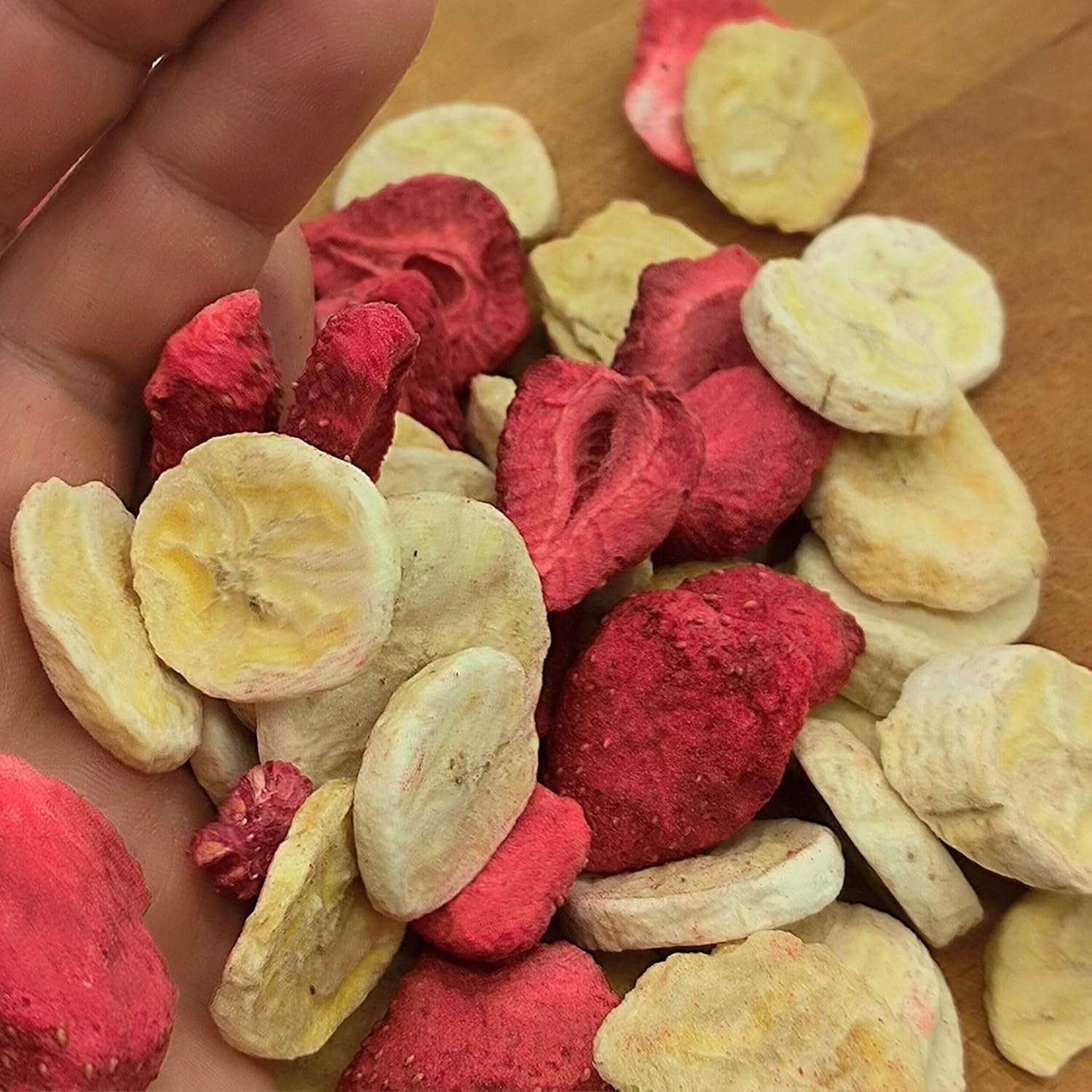 Blanding af frysetørrede frugter ErdBana XL 300g | Frysetørrede bananer + frysetørrede jordbær Frysetørrede frugtsmagesæt | Jordbær og banan frysetørret frugtblanding | ZingyZoo Dehydrerede produkter Naty Shop