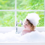 PAEDIPROTECT 2in1 shampoo og vaskelotion til babyer og børn 200 ml, skånsom rensning og hår uden parfume og mikroplastik, showergelen fugter tør og følsom hud, også til voksne Børn - Bad og hudpleje Naty Shop