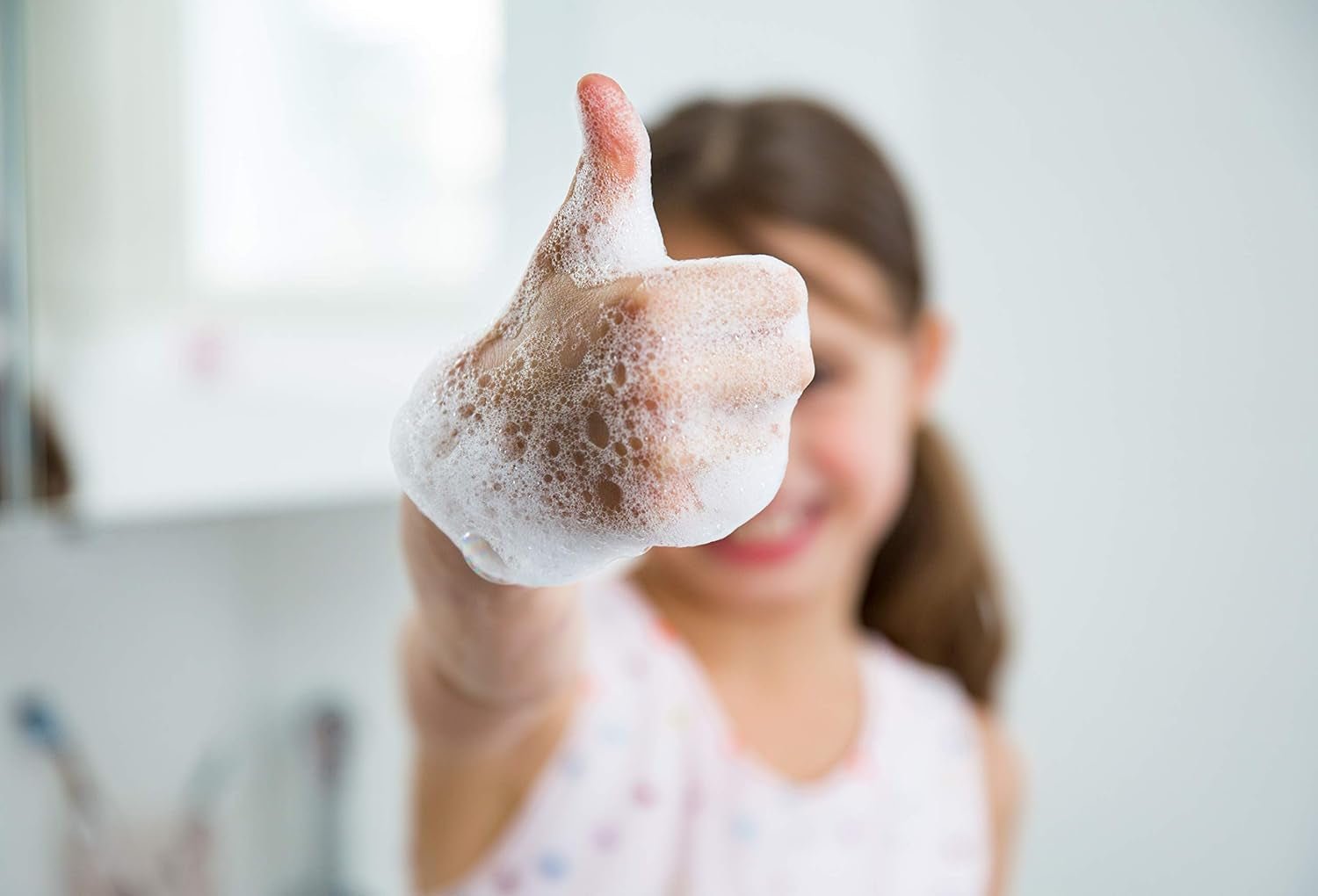 PAEDIPROTECT 2in1 shampoo og vaskelotion til babyer og børn 200 ml, skånsom rensning og hår uden parfume og mikroplastik, showergelen fugter tør og følsom hud, også til voksne Børn - Bad og hudpleje Naty Shop