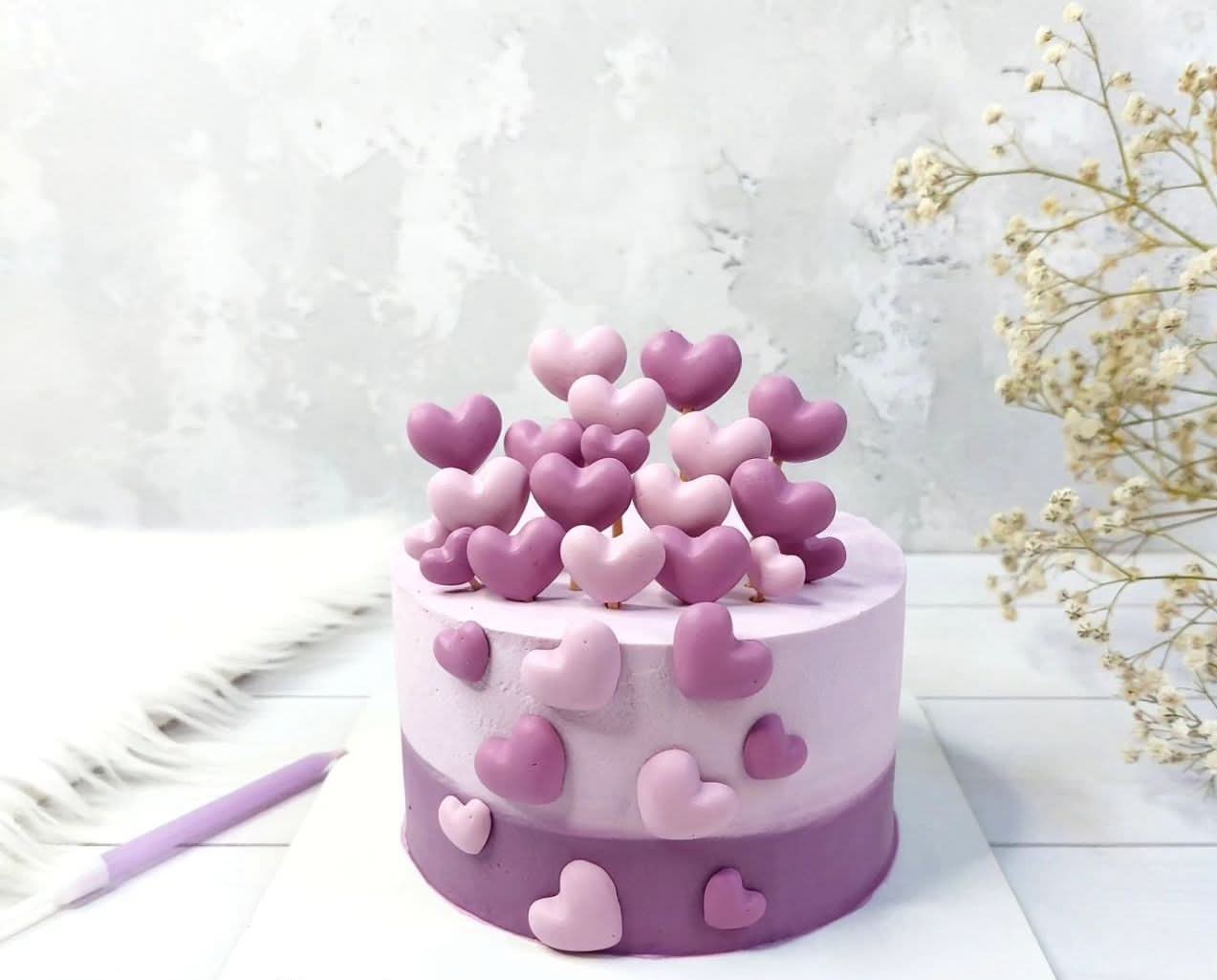 Sæt med 6 spiselige sukkerdekorationer, Purple Hearts Sugar Paste Decorations Naty Shop
