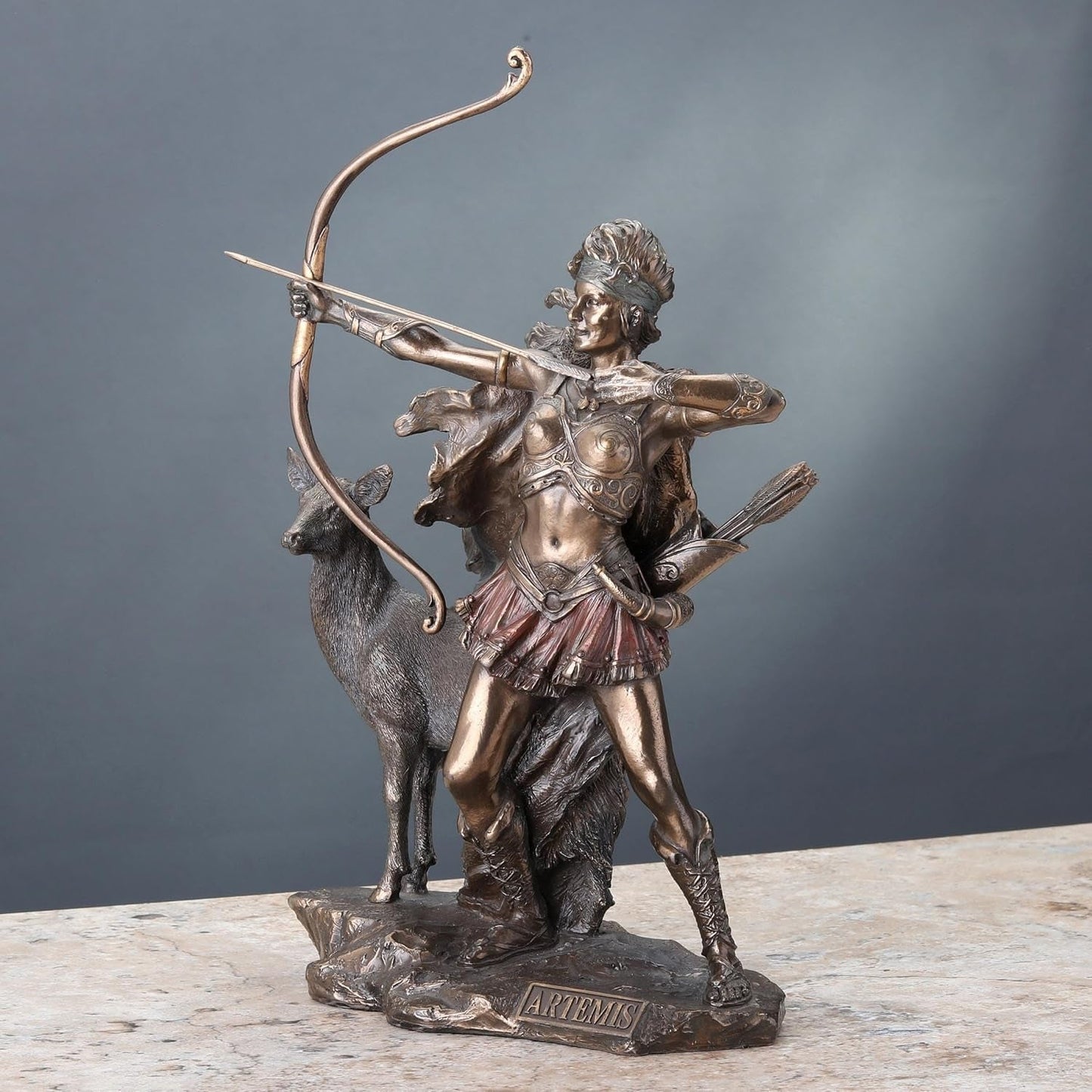 Bronzestatue af jagtens gudinde og de vilde Naty Shop-statuetter og skulpturer