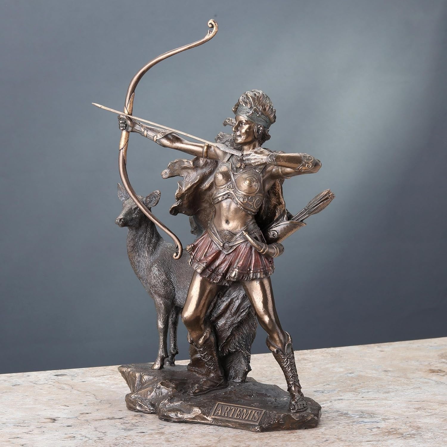 Bronzestatue af jagtens gudinde og de vilde Naty Shop-statuetter og skulpturer